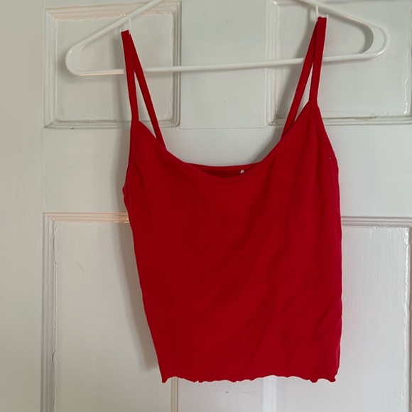 PacSun Tops - Red cropped tank top with lettuce bottom.